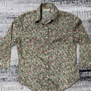 Vintage Eddie Bauer 100% cotton floral button down shirt. Size M